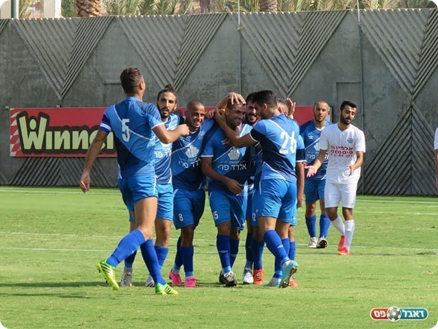 שחקני שעריים חוגגים יתרון ראשון (תומר רוט)